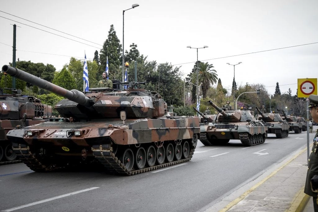 Στείλαμε ηχηρό μήνυμα στην Τουρκία – Δείτε ολόκληρη την παρέλαση – «Έκοψαν» την ανάσα για μια ακόμα χρονιά τα άρματα μάχης – Βίντεο